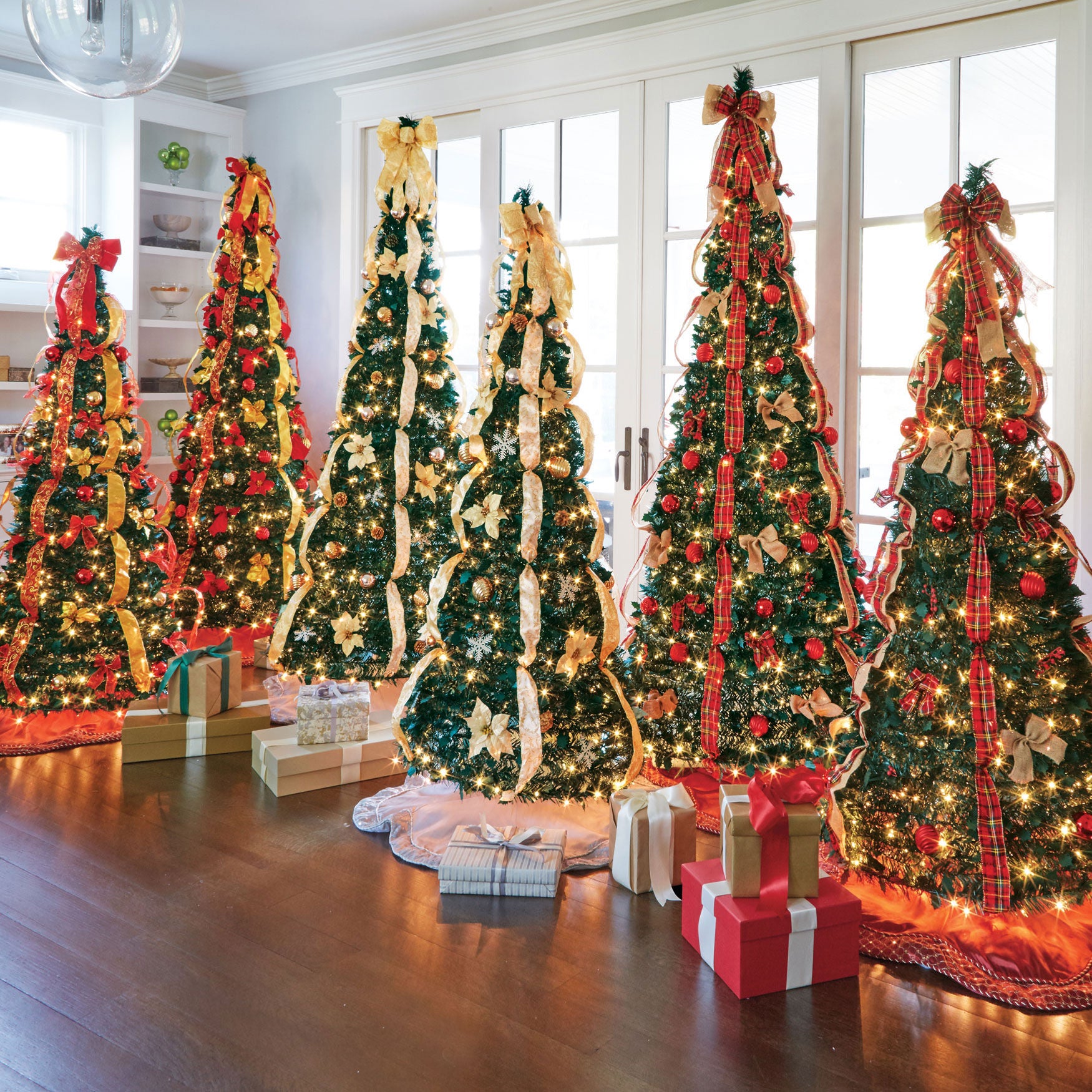 Pre decorated outlet christmas tree