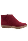 Izzy Bootie, , alternate image number null