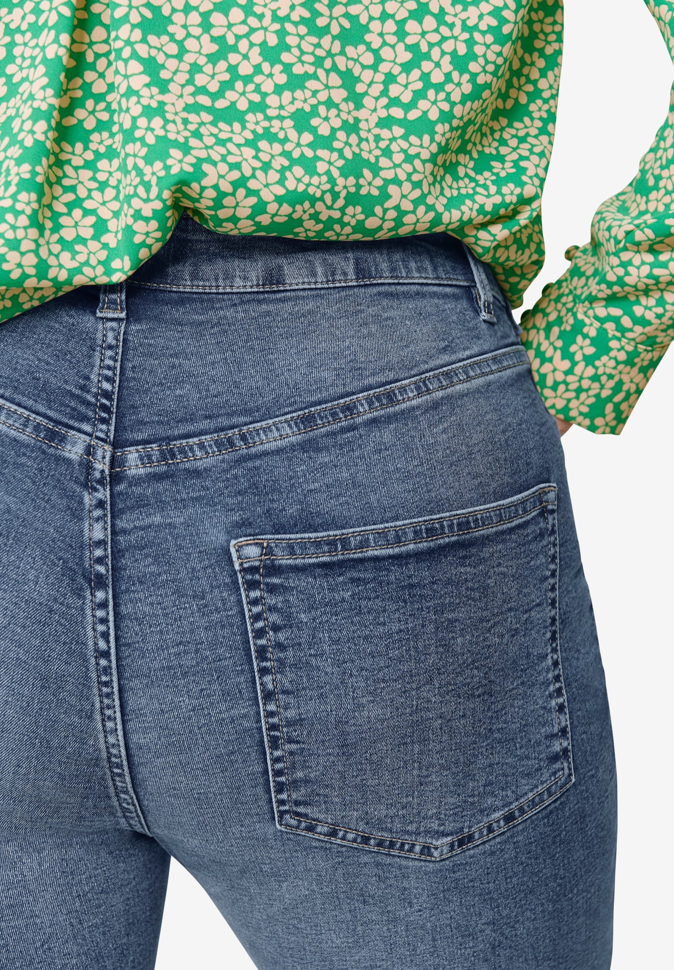 Slim 5-Pocket Stretch Mid-Rise Denim Capri image number 1