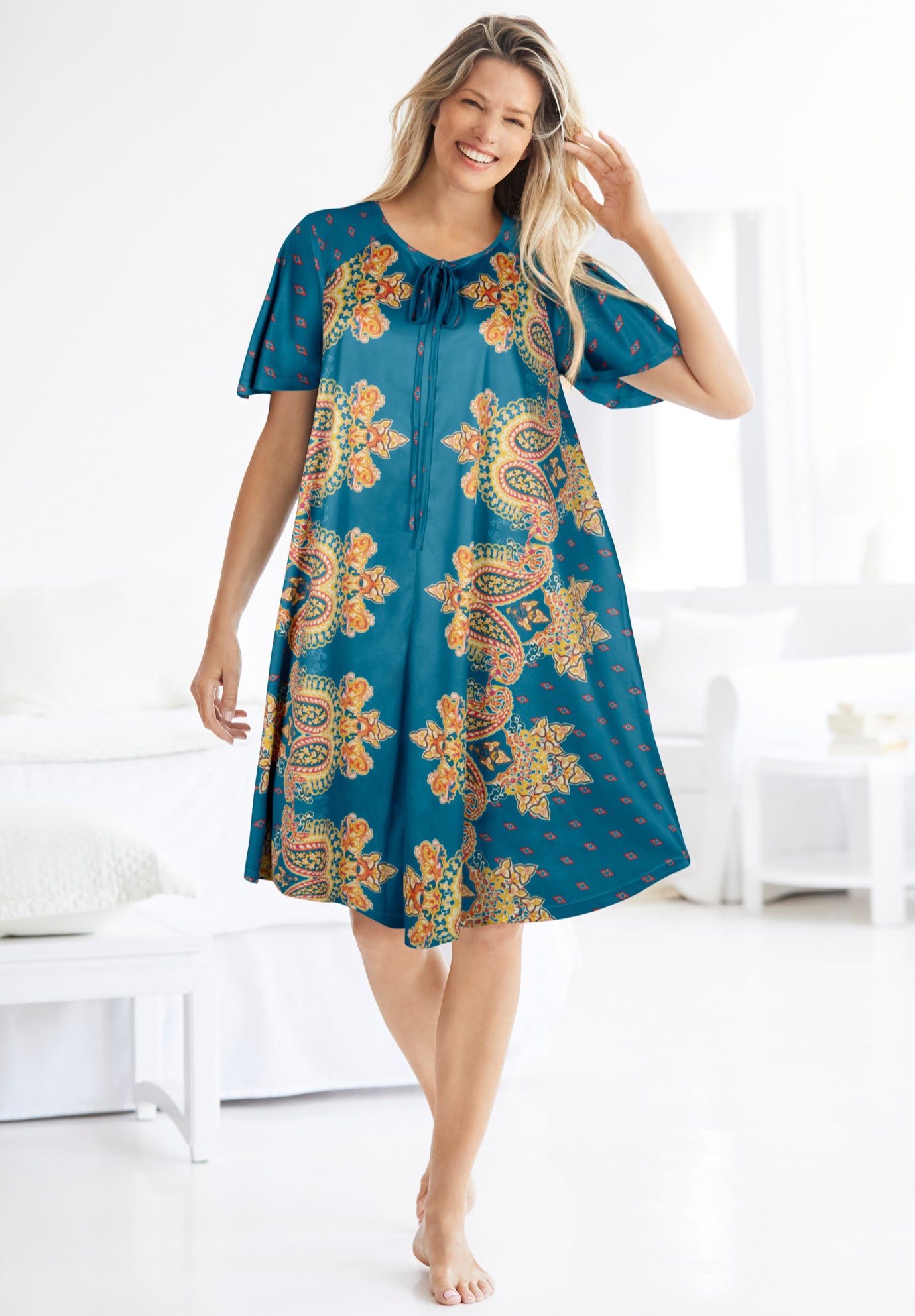 Short Sweeping Printed Lounger image number 4