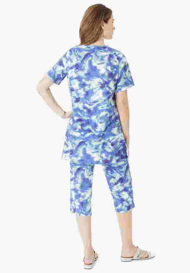 Plus Size 2-Piece Printed Henley Top and Capri Set image number 1