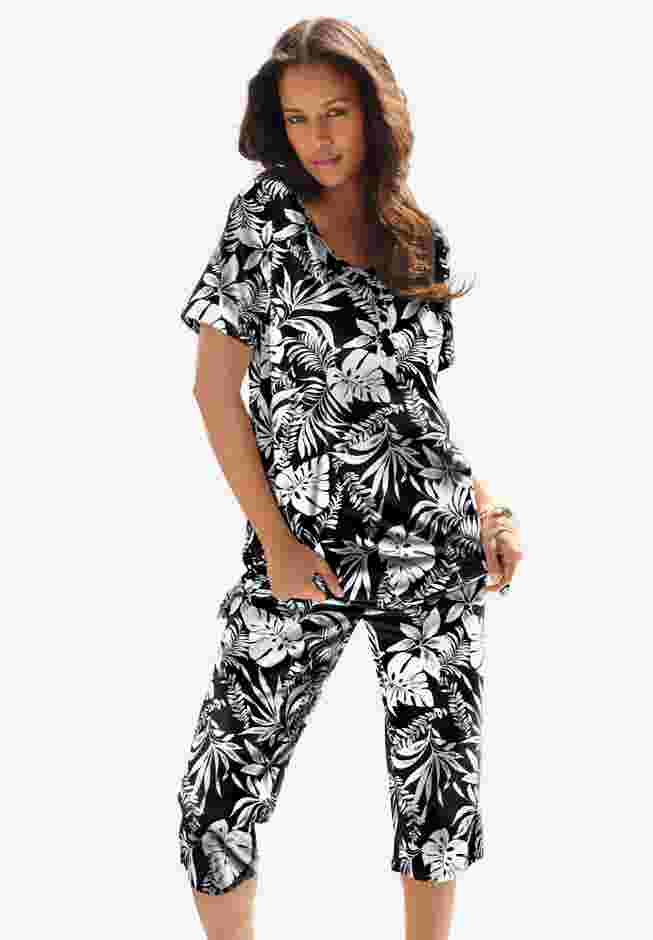 Plus Size 2-Piece Printed Henley Top and Capri Set image number 0