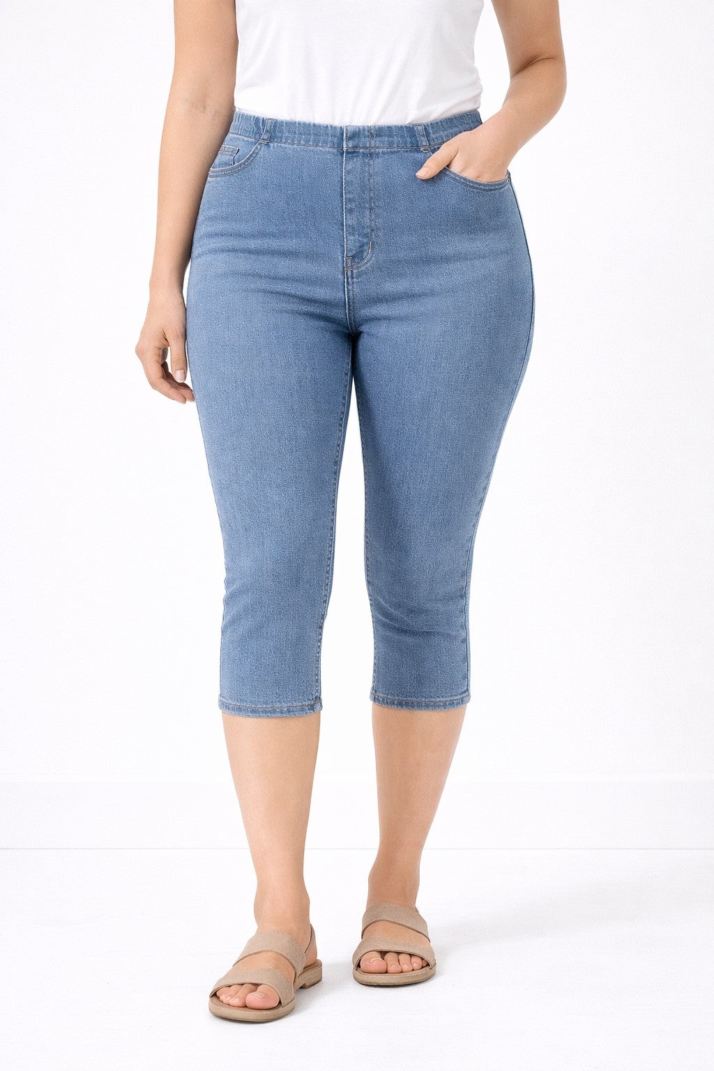 Mid-Rise Stretch Denim Capri Jegging image number 0