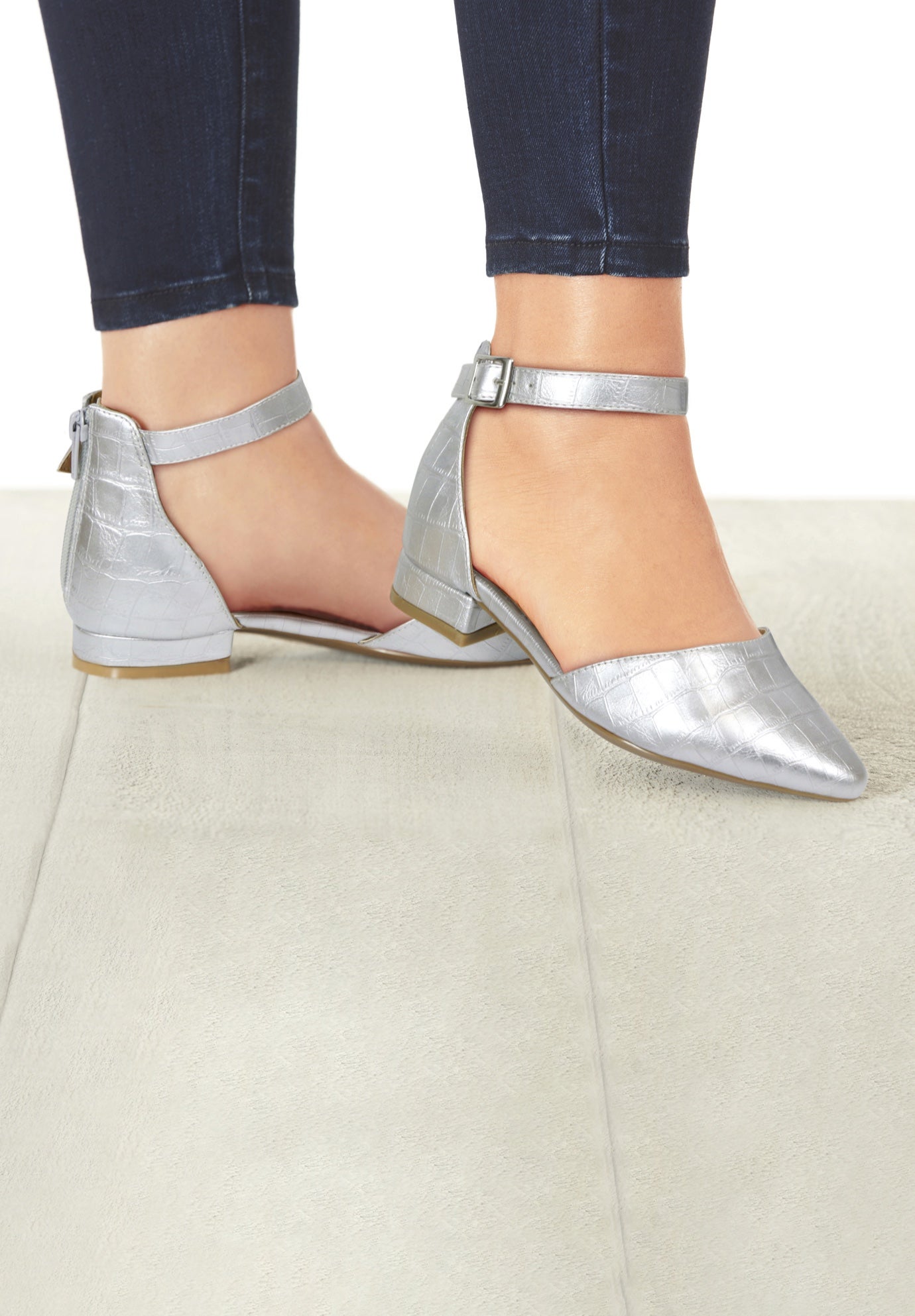 The Loucia Pump image number 6