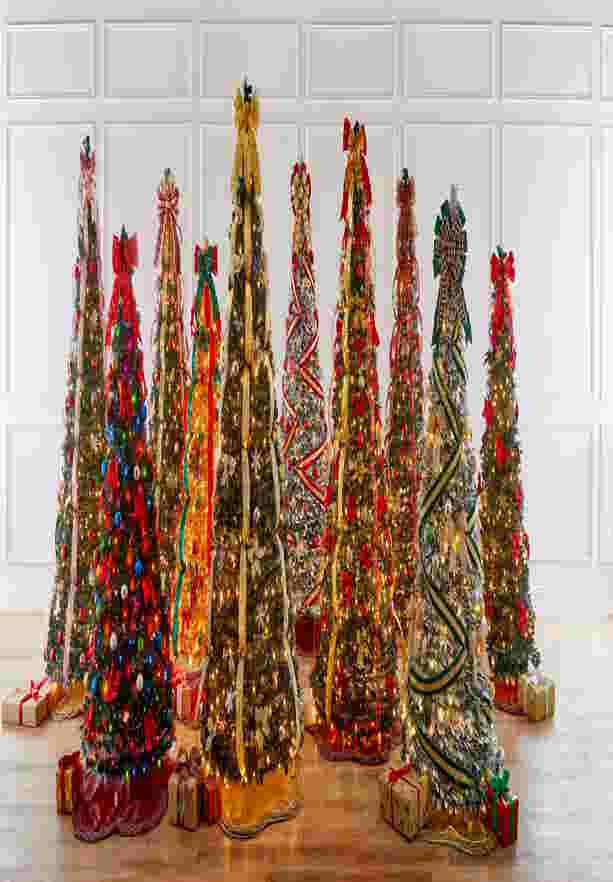 Fully Decorated Pre-Lit 7½' Pop-Up Christmas Tree image number 3