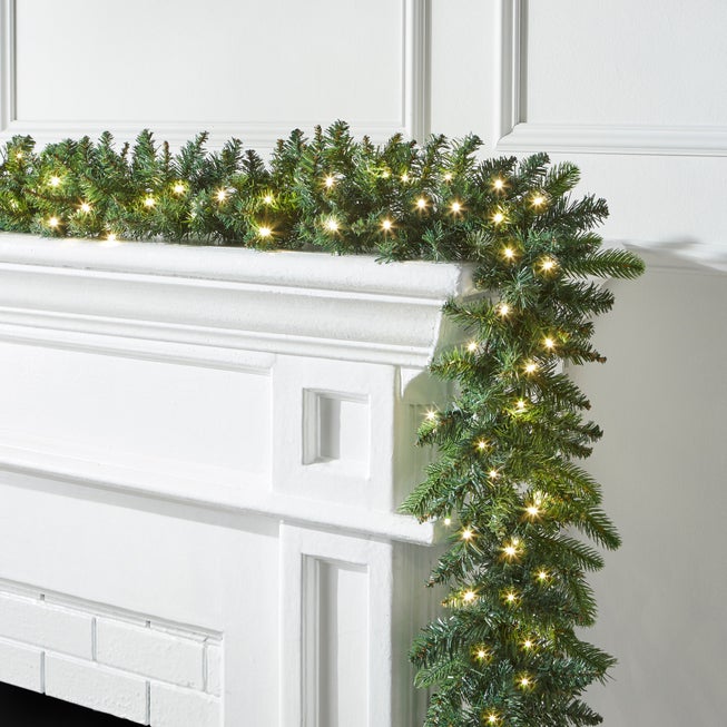 Pre-Lit Arrow-Tip 6' Garland image number null