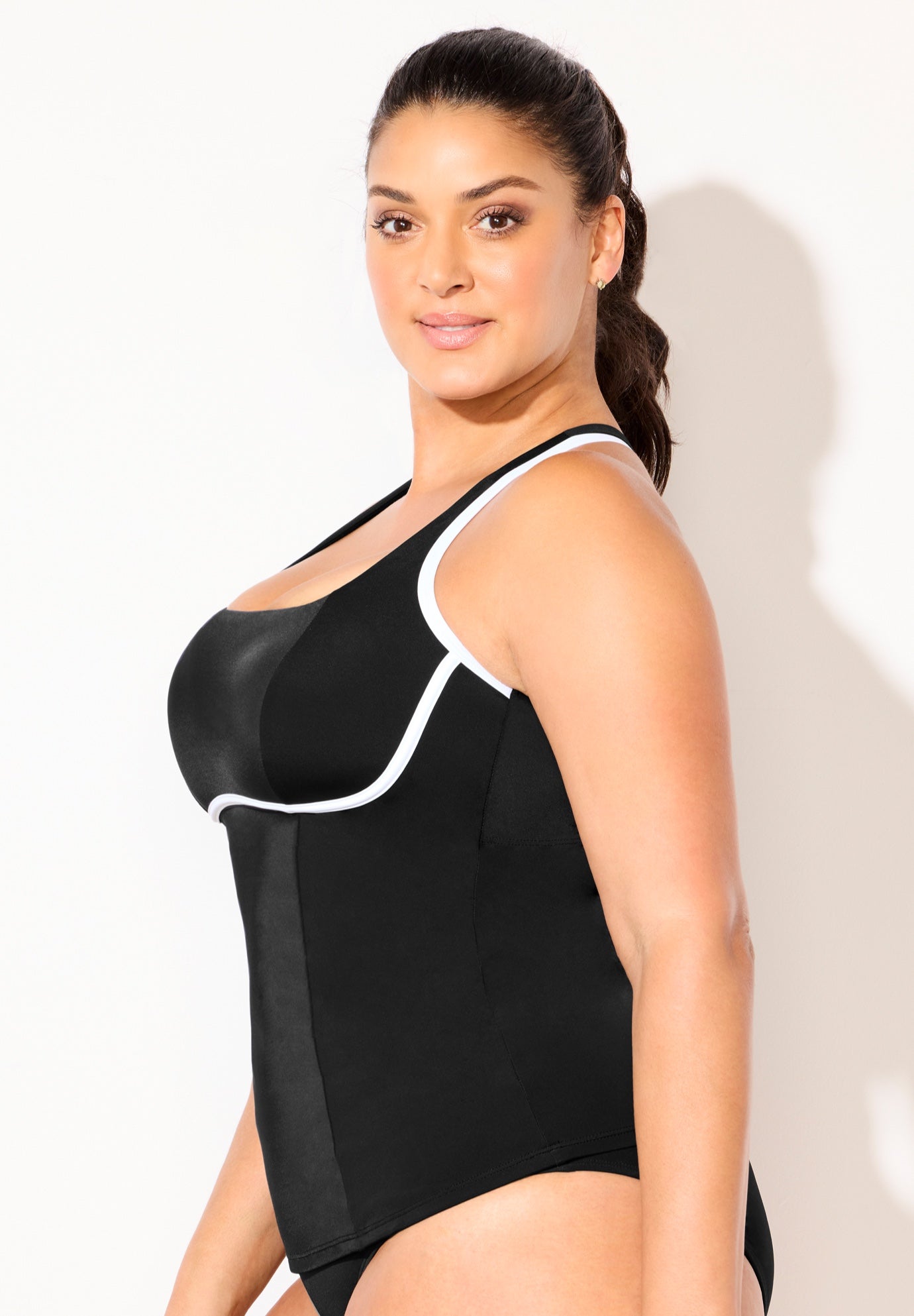 Chlorine Resistant Square Neck Contrast Trim Tankini Top image number 3