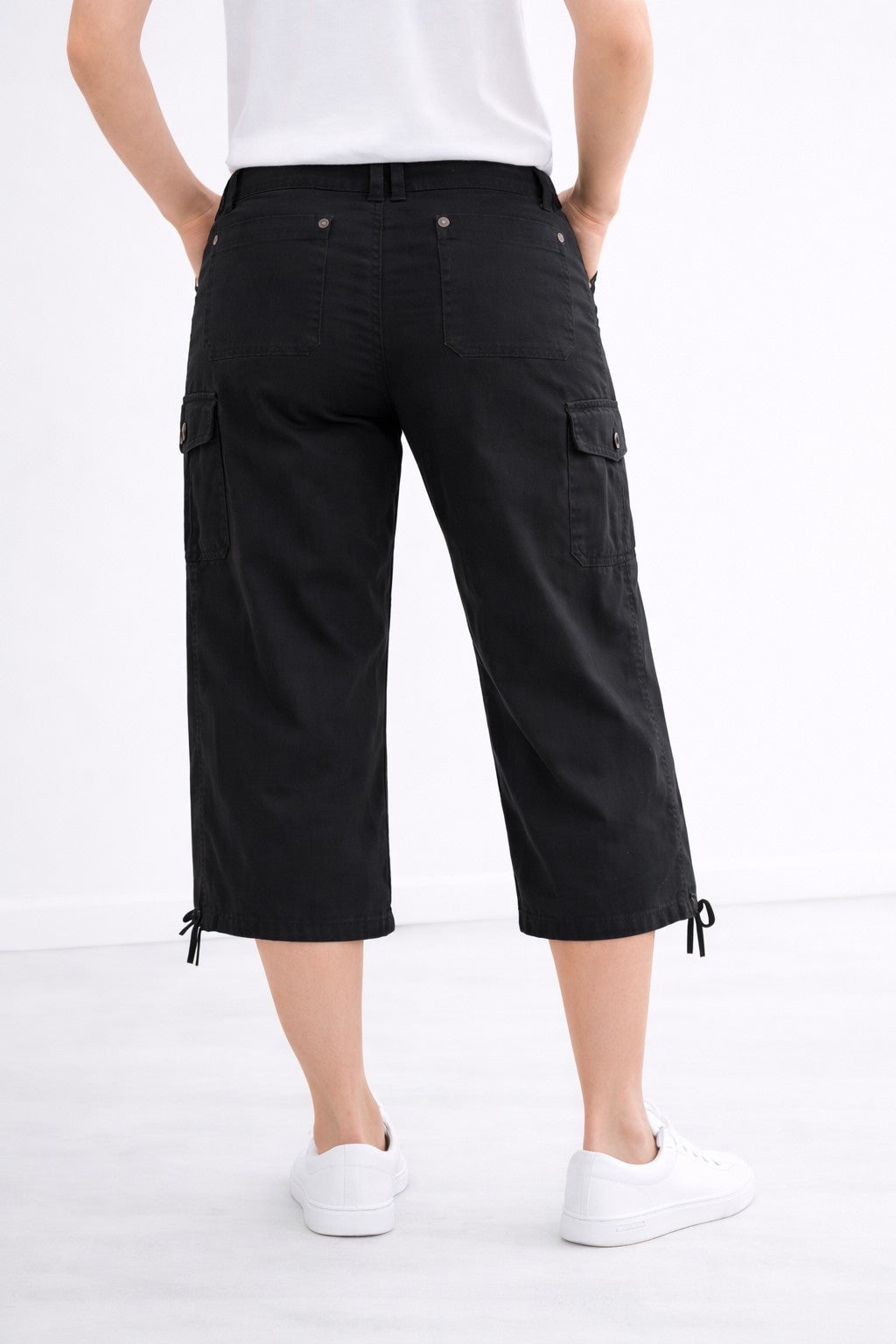 Mid-Rise Stretch Cotton Cargo Capris image number 2