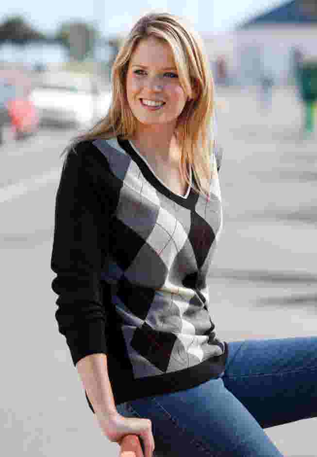 V-neck Argyle Sweater image number 3