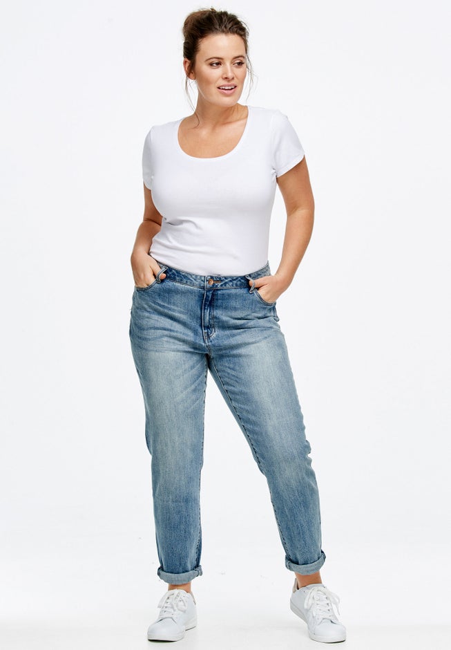 Boyfriend Jeans image number 2