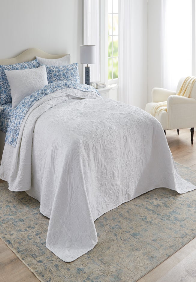 Comfort Cloud Bedspread image number 0