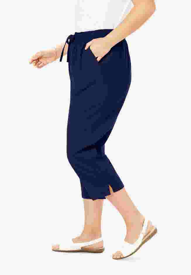 Womens Plus-Size Seersucker Pull-On Elastic-Waist Capri Pants image number 2