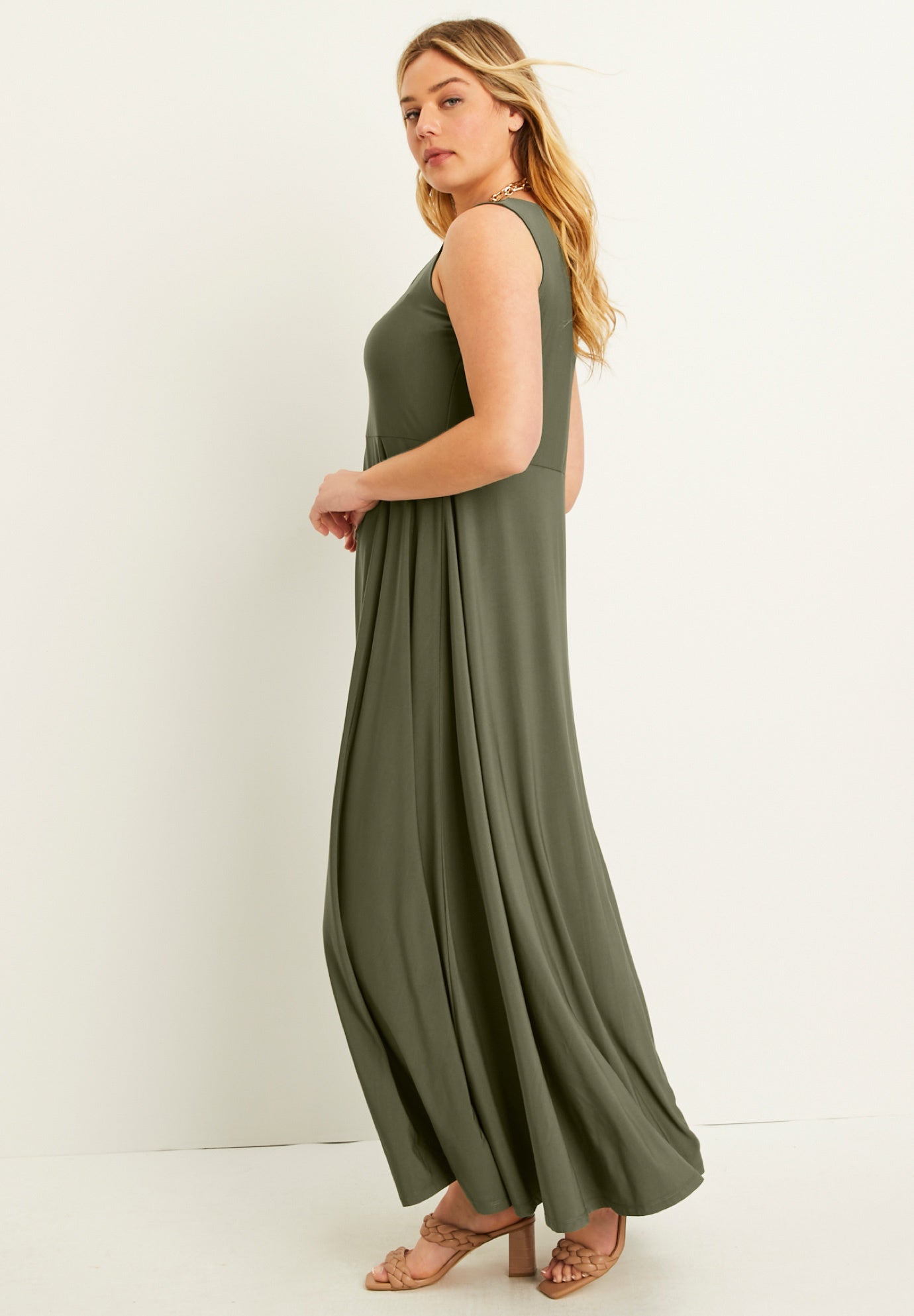 Sleeveless Sweetheart Dress image number 4